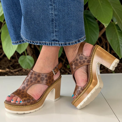 Womens Refresh 175166 Block Heeled Sandal - Brown