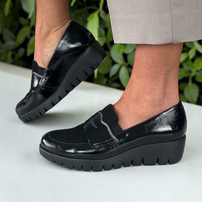 Womens Wonders 33360 Wedged Loafers - Black