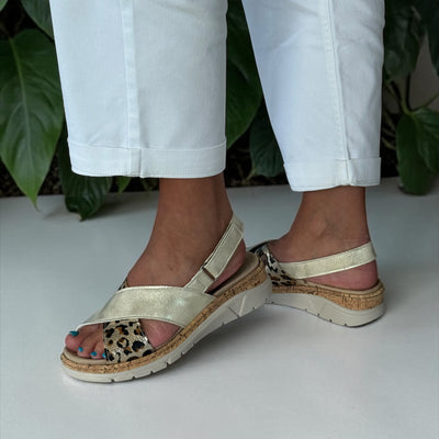 Womens Suave Sienna 6086 Gold Wedge Sandals - Gold