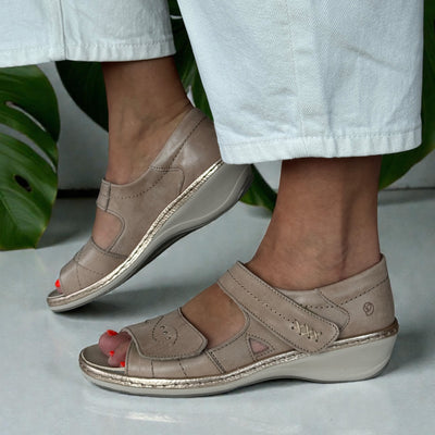 Womens Suave Yolanda 6020 Heel In Sandals - Sand