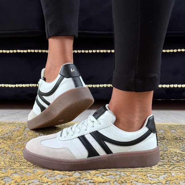 Womens Una Healy Sweet Smile Gum Sole Trainers - Vinyl Script