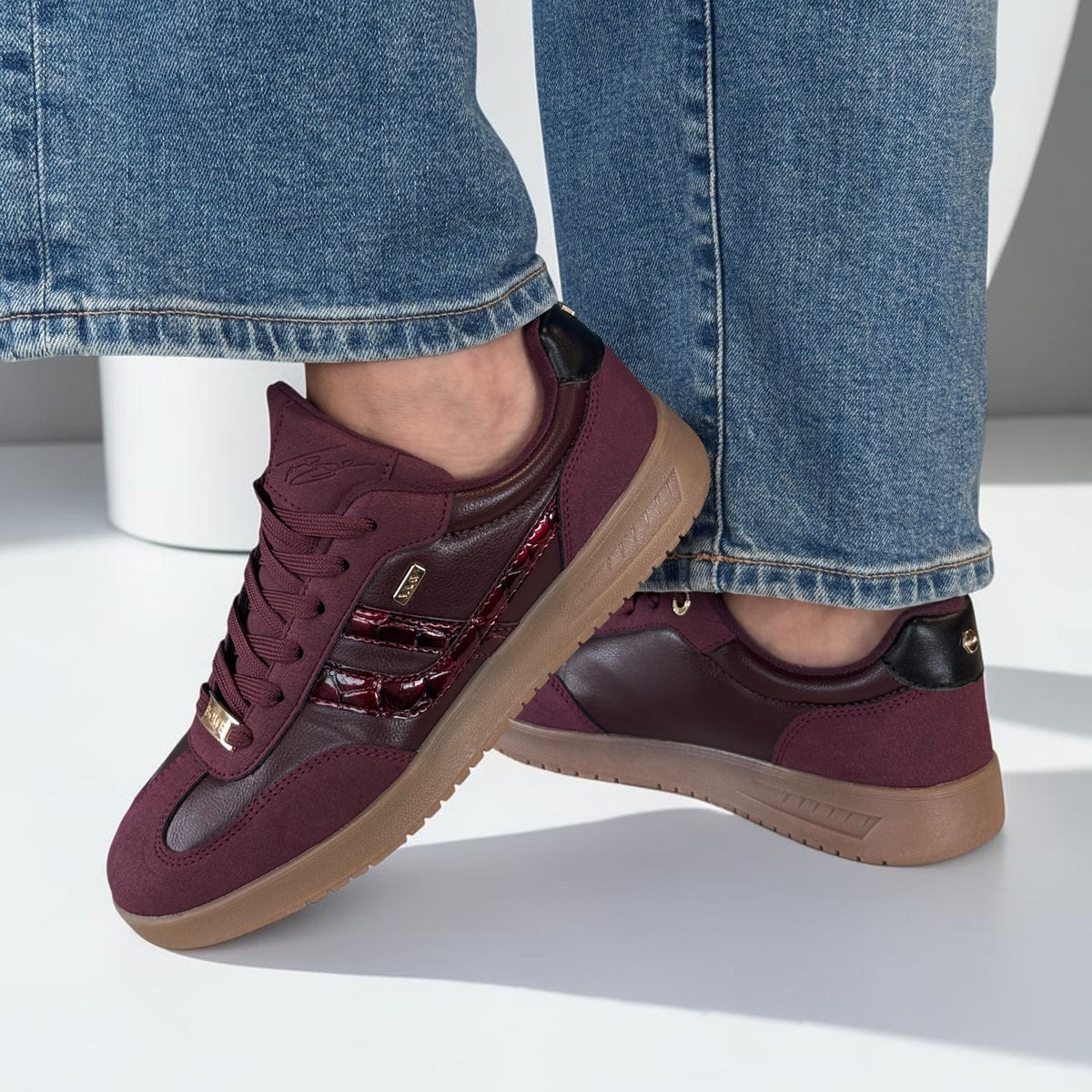 Womens Lloyd & Pryce Borland Shiels Cabernet Trainers