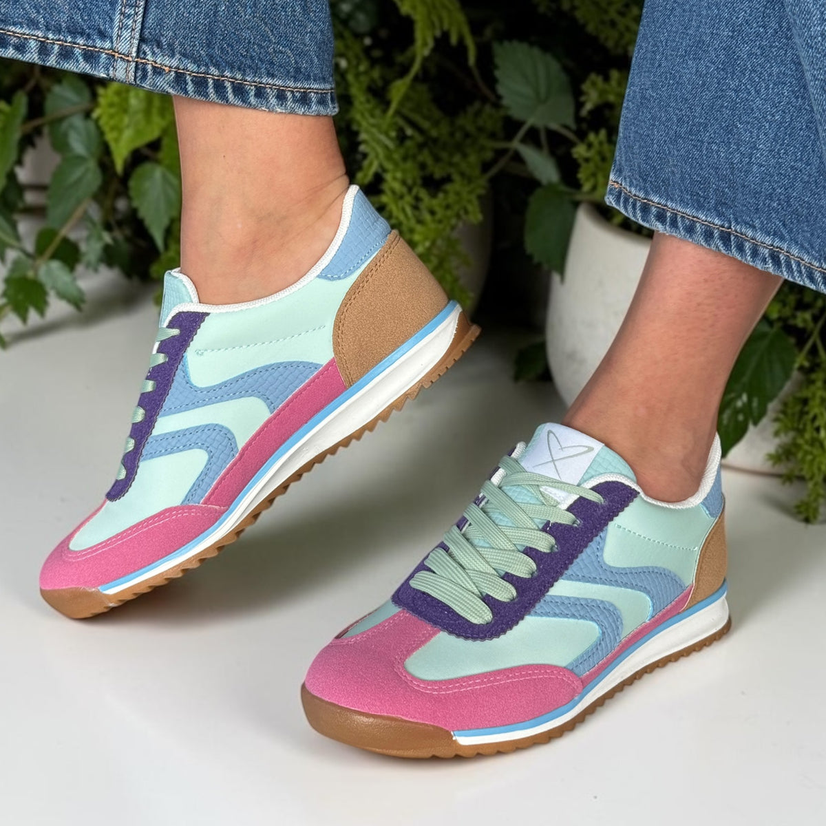 Womens Lunar Zoe Sporty Lace Up Trainers