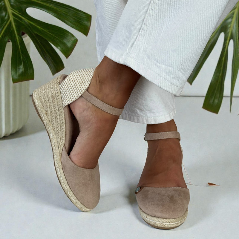 Womens Refresh 171882 Closed Toe Wedge Espadrille Sandals - Beige