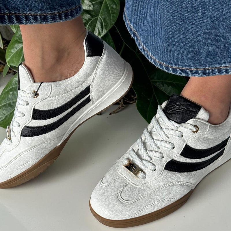 Womens Lloyd & Pryce Gaudin Suedette Gumsole Trainers - Coconut