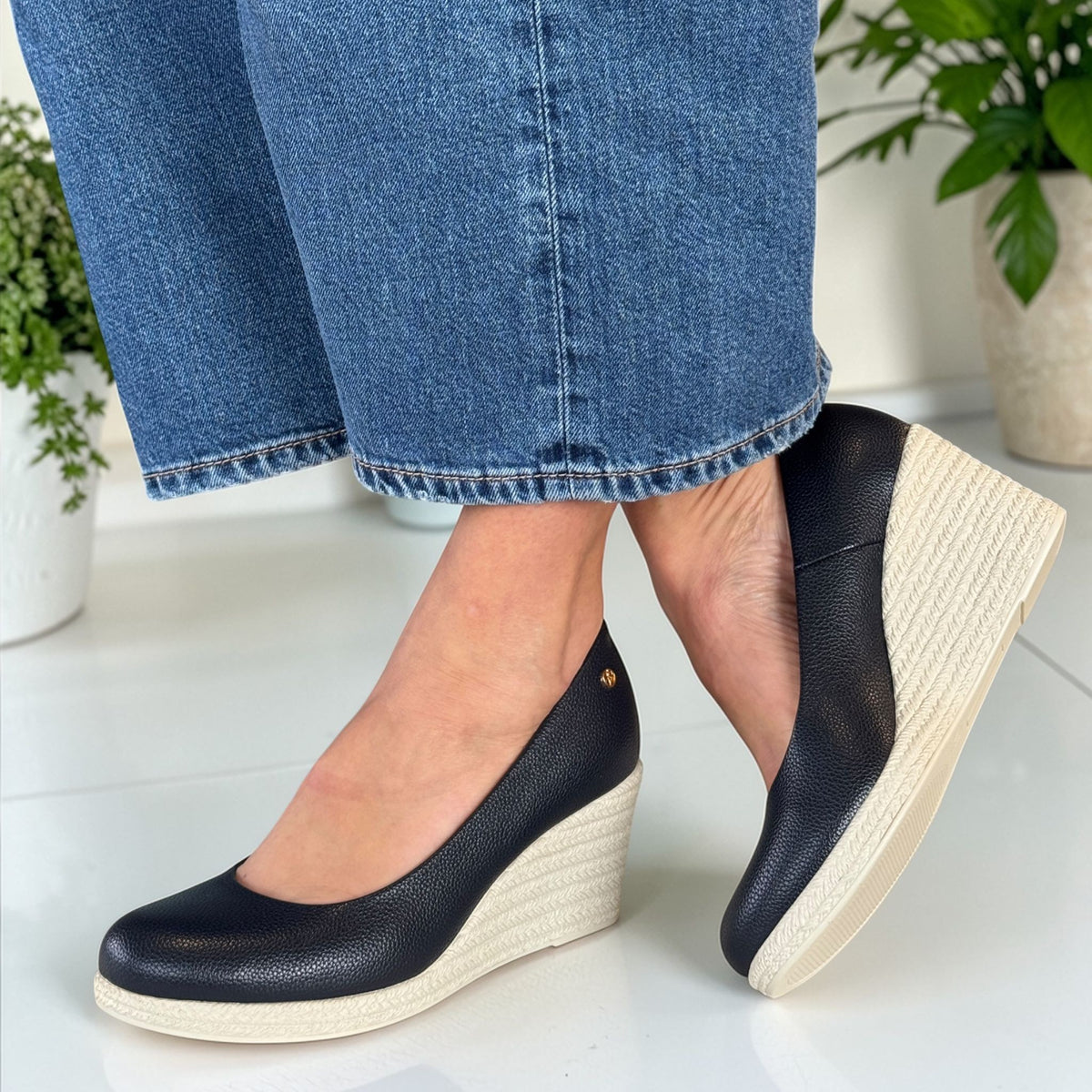 Womens Zanni & Co Sila One Wedge Pumps