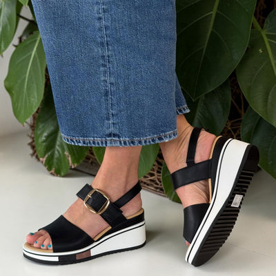 Womens Heavenly Feet Olina Black Sandals - Black