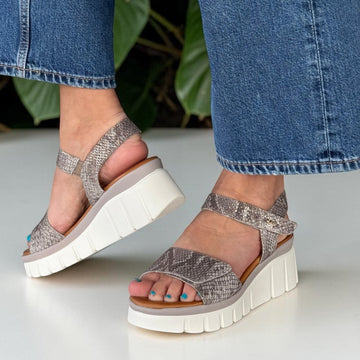 Womens Igi & Co 1189533 Grey Reptile Print Wedge Sandals - Grey