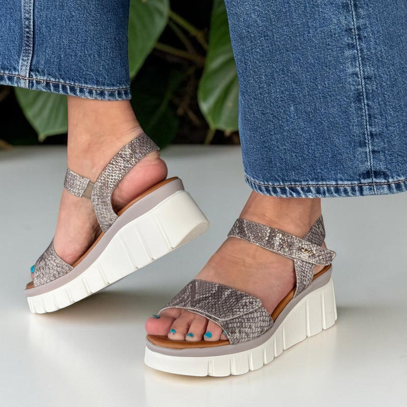 Womens Igi & Co 1189533 Grey Reptile Print Wedge Sandals - Grey