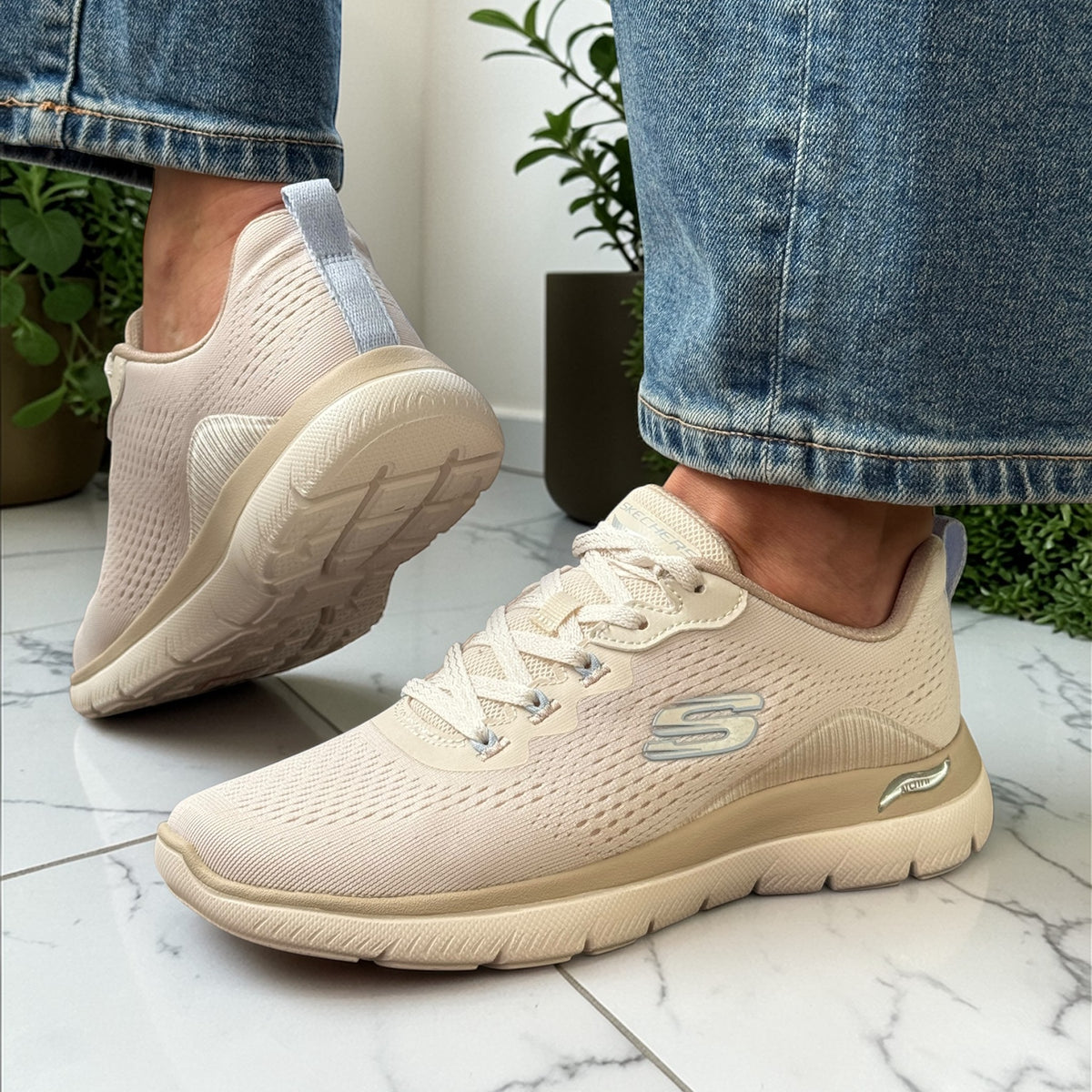 Womens Skechers 150754 White Lavender Arch Fit Summits Trainers
