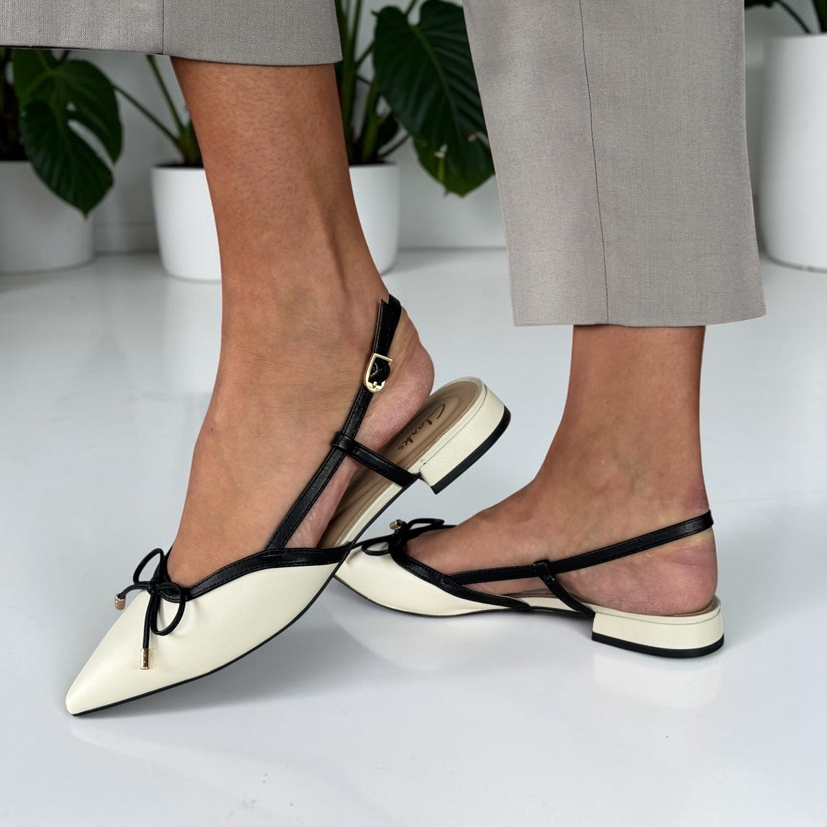 Womens Clarks Sensa15 Bow Cream Leather Sling Pumps