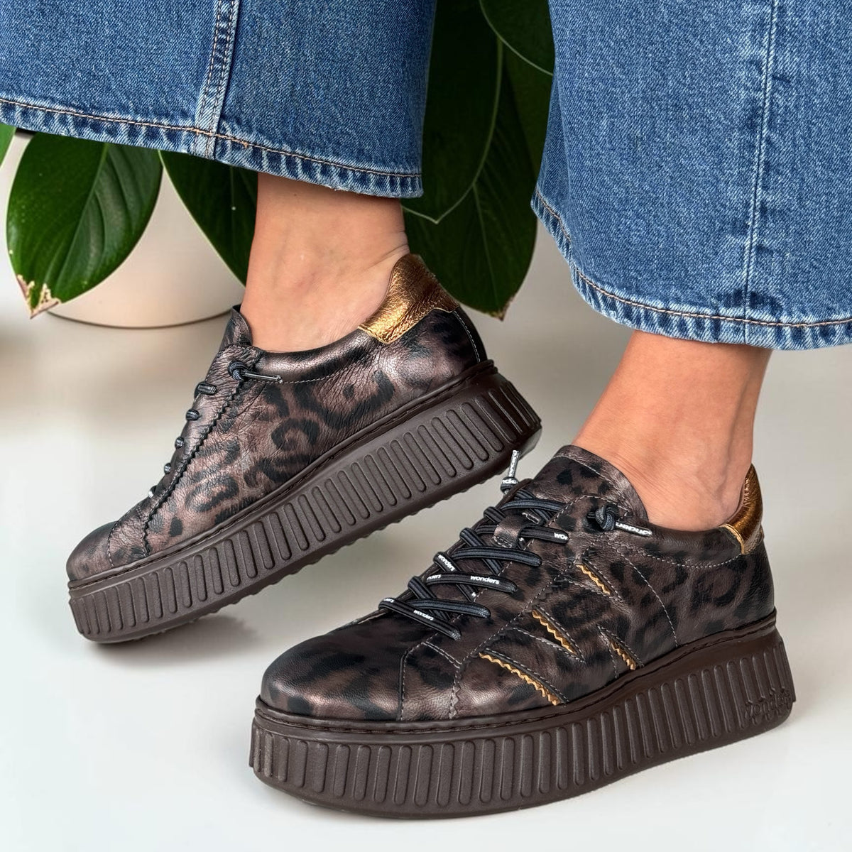 Womens Wonders 5201 Leopard Metallic Platform Shoes