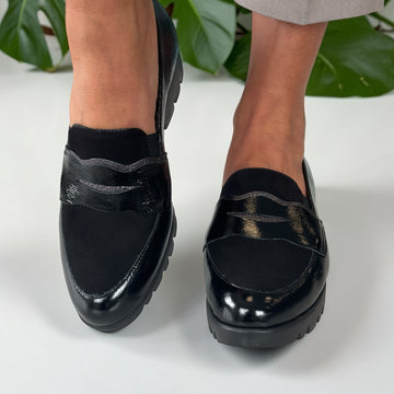 Womens Wonders 33360 Wedged Loafers - Black