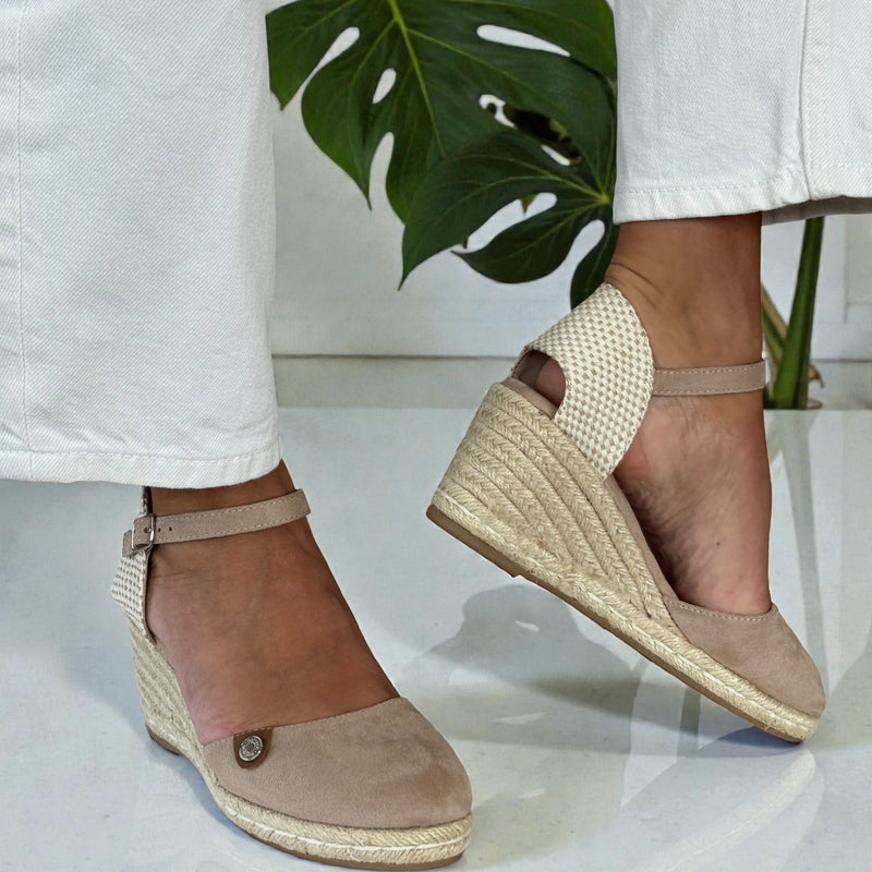 Womens Refresh 171882 Closed Toe Wedge Espadrille Sandals - Beige