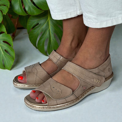 Womens Suave Yolanda 6020 Heel In Sandals - Sand