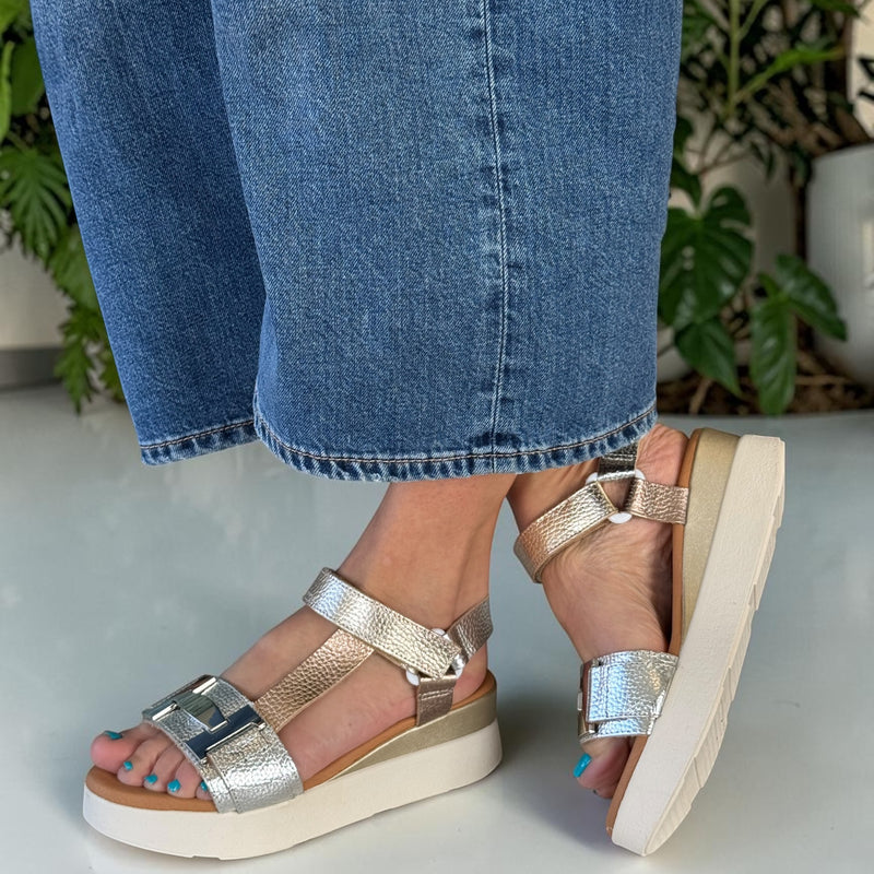 Womens Oh! My Sandals 5961 Wedge Sandals - Metallic Combination