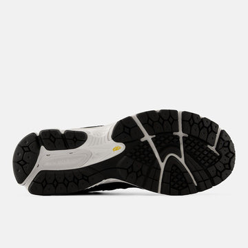 Unisex New Balance U2002R Trainers - Black