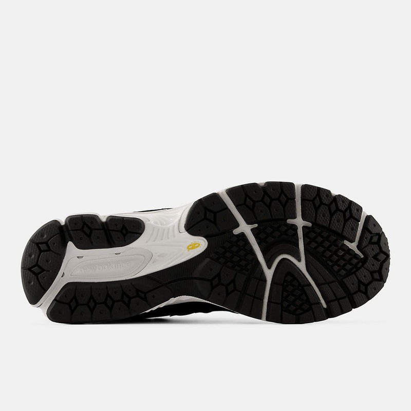 Unisex New Balance U2002R Trainers - Black
