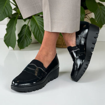Womens Wonders 33360 Wedged Loafers - Black