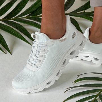 Womens Skechers 117629 Bobs Arc Waves Trainers - White