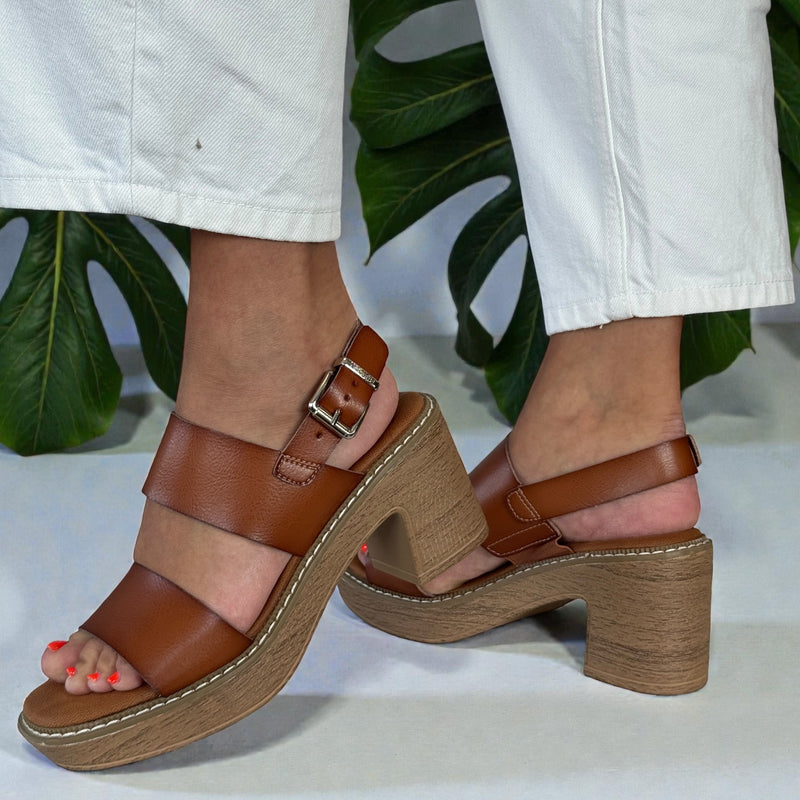 Womens Refresh 175173 Heeled Sandal - Camel