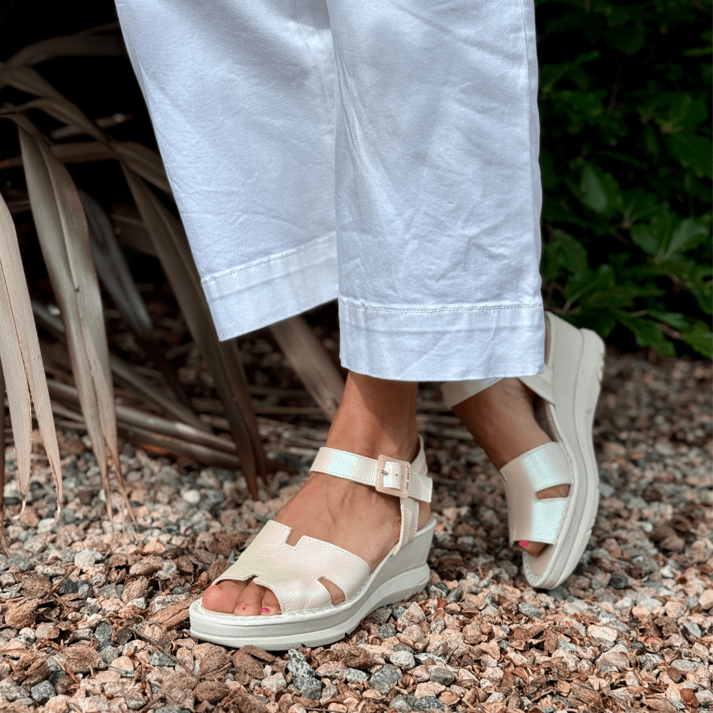 Womens Jose Saenz 4232 Beige Iridescent Sandals