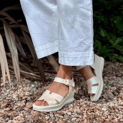 Womens Jose Saenz 4232 Beige Iridescent Sandals - Beige Iridescent