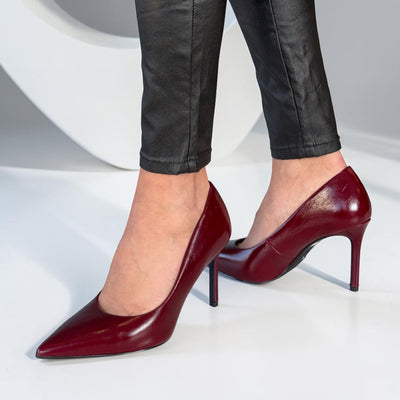 Womens Tamaris 22480 Court Shoes - Merlot