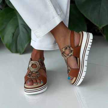 Womens Lunar JLB020 Tan Jaslene Sandals - Tan