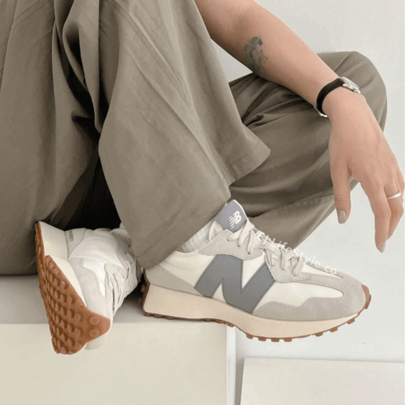 New Balance Womens 327 Trainers