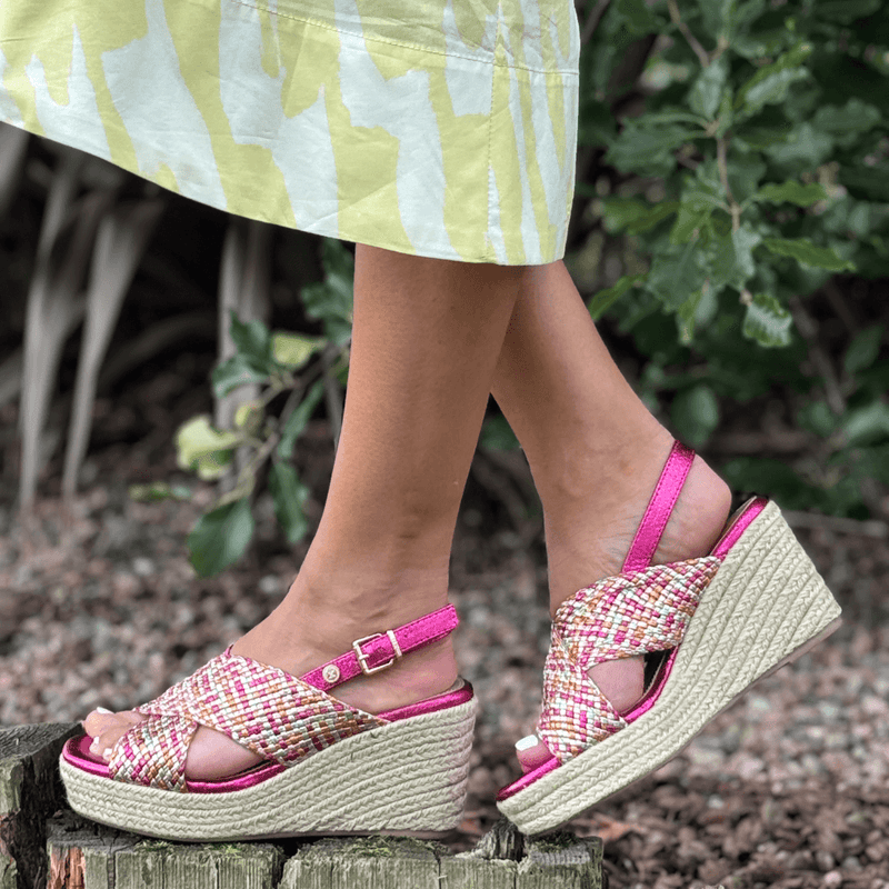 Womens Xti 143825 Fuchsia Multi Woven Crossover Wedge Sandals - Fuchsia