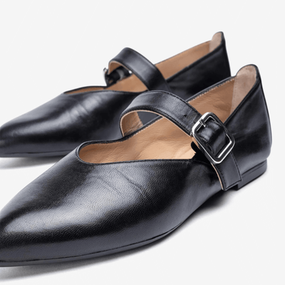Womens Unisa Azalia Black Leather Mary-Jane Pointed Pumps - Black