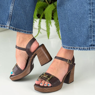 Womens Oh! My Sandals 5931 Heeled Sandals - Brown