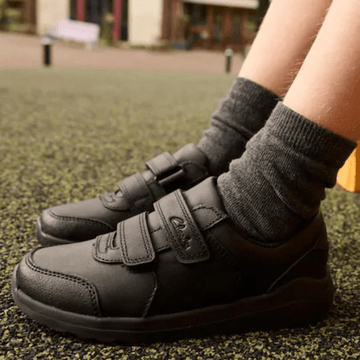 Junior Boys Clarks Daze Step 2 Velcro School Shoe - Black