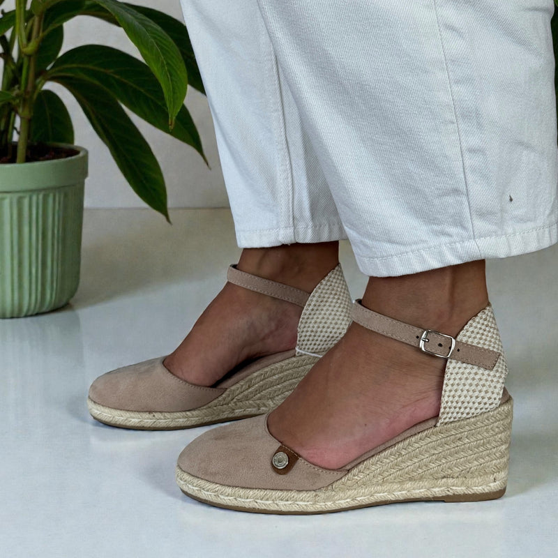 Womens Refresh 171882 Closed Toe Wedge Espadrille Sandals - Beige