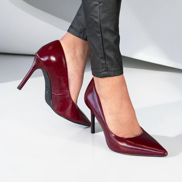 Womens Tamaris 22480 Court Shoes - Merlot