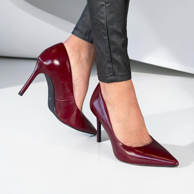 Womens Tamaris 22480 Court Shoes - Merlot