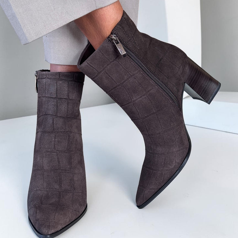 Womens Tamaris 25394 Cigar Structured Ankle Boots - Cigar Structured