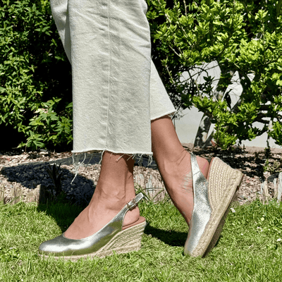 Womens Toni Pons Bremen Closed Toe Wedge Espadrilles - Platinum