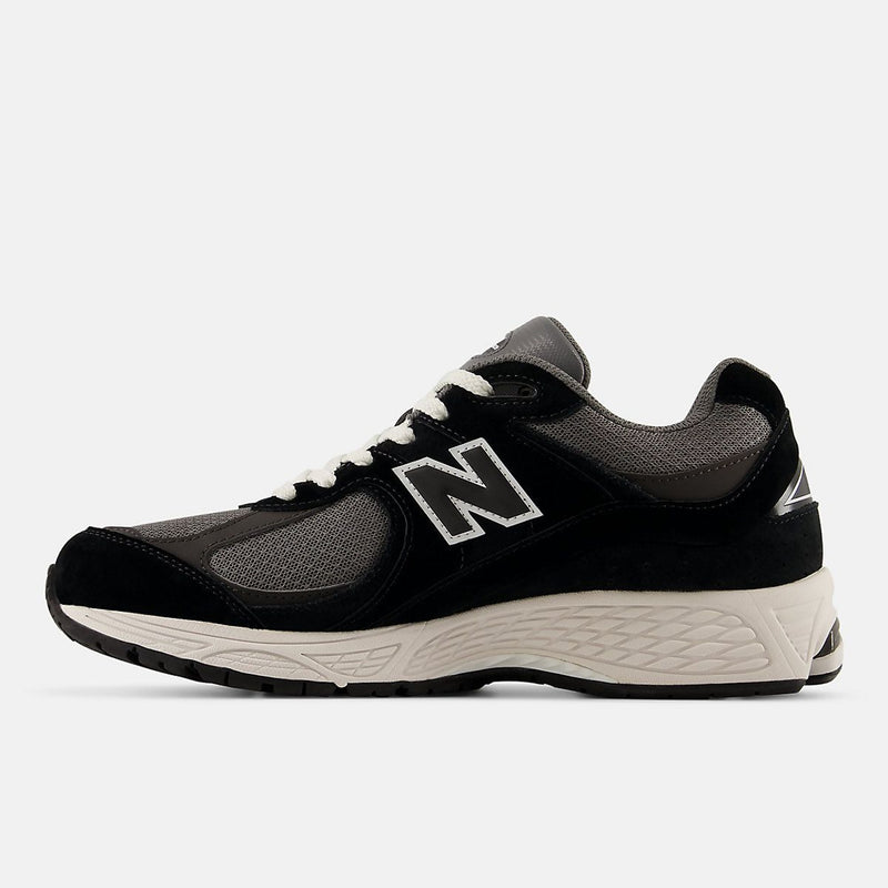 Unisex New Balance U2002R Trainers - Black