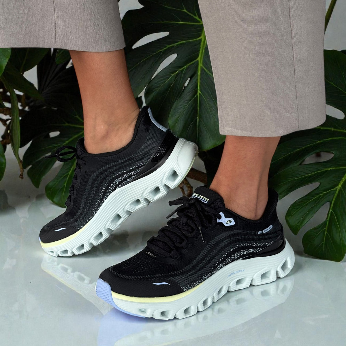 Womens Skechers 150760 Black Arch Fit Glide-Step Wave Trainers