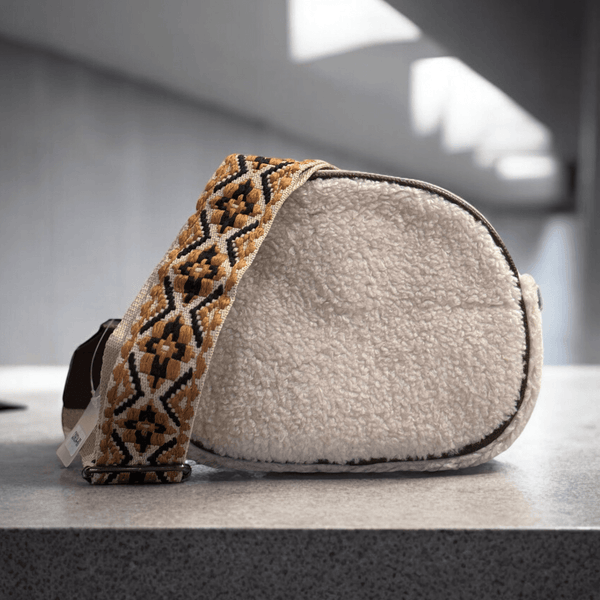 Womens Remonte Q0634 Sherpa Oval Crossbody Bag - Cream