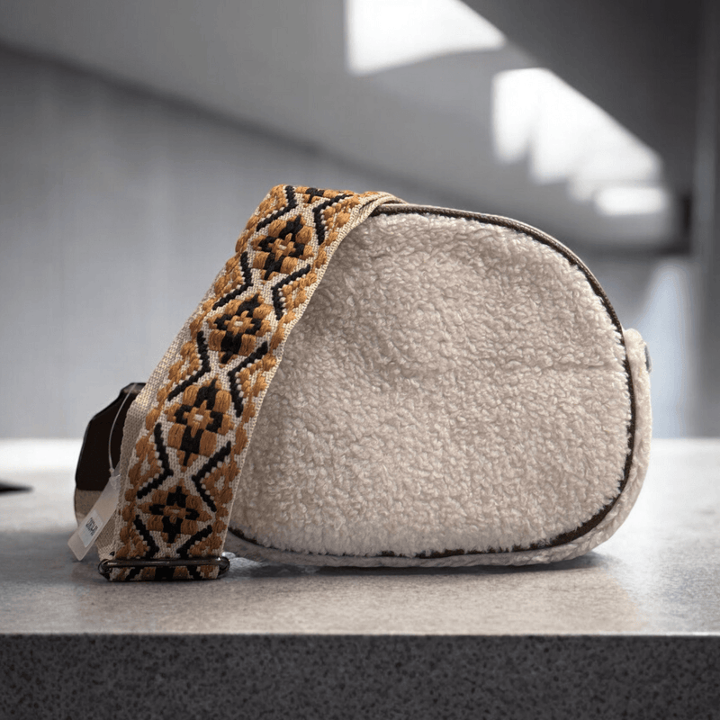 Womens Remonte Q0634 Sherpa Oval Crossbody Bag - Cream