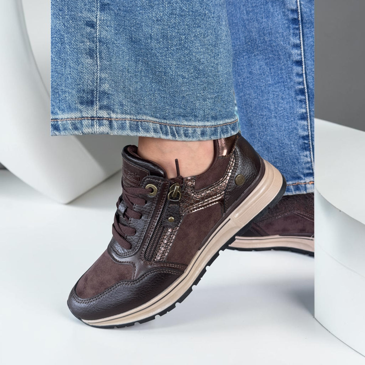 Womens Refresh 176088 Brown Trainers