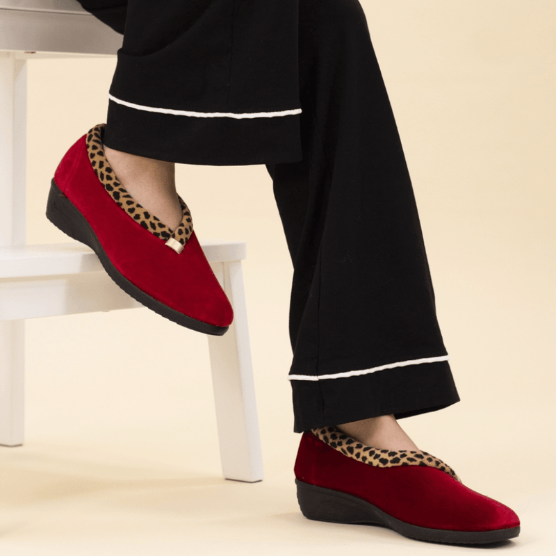 Womens Lunar Paloma Trim Slippers - Machine Washable - Red