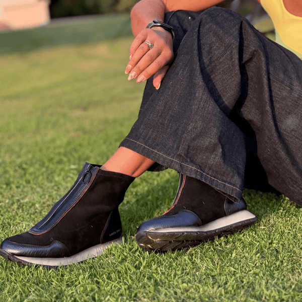 Womens Hispanitas 254354 Black and Navy Stretch Zip Front Boots - Kansas