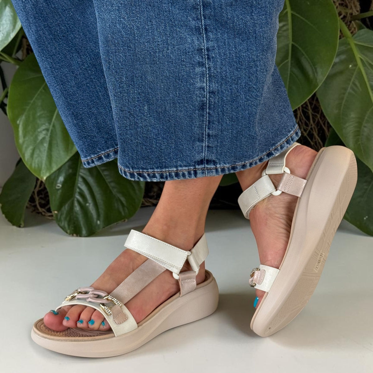 Womens Redz H3K9749 Off White Wedge Sandals