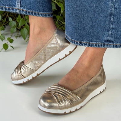 Womens Caprice 22118 Gold Wrap Front Sporty Pump - Gold