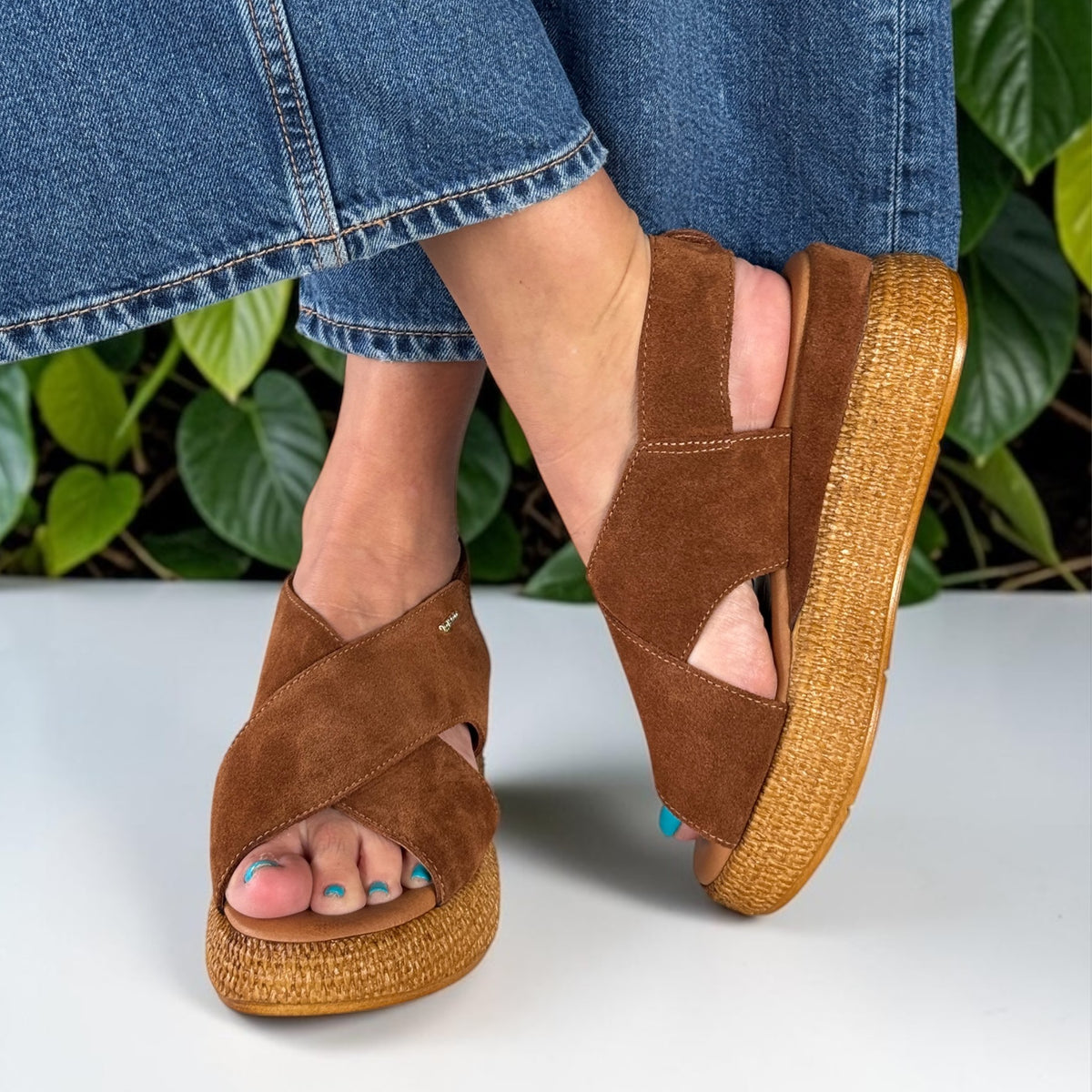 Womens Igi & Co 1187711 Tan Cross-over Wedge Sandals