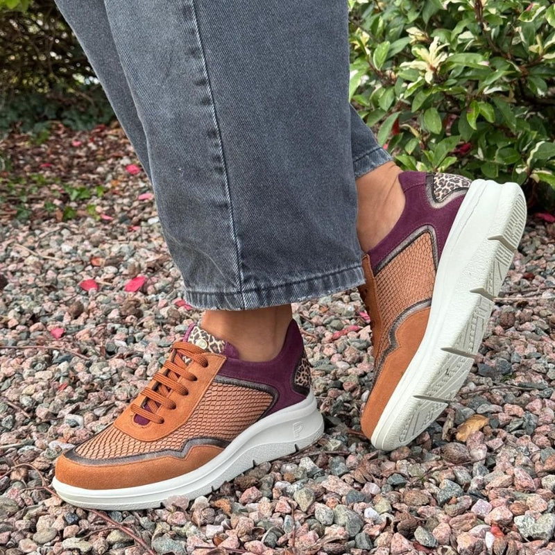 Womens Pitillos 10913 Trainers - Cuero Tan with Burgundy
